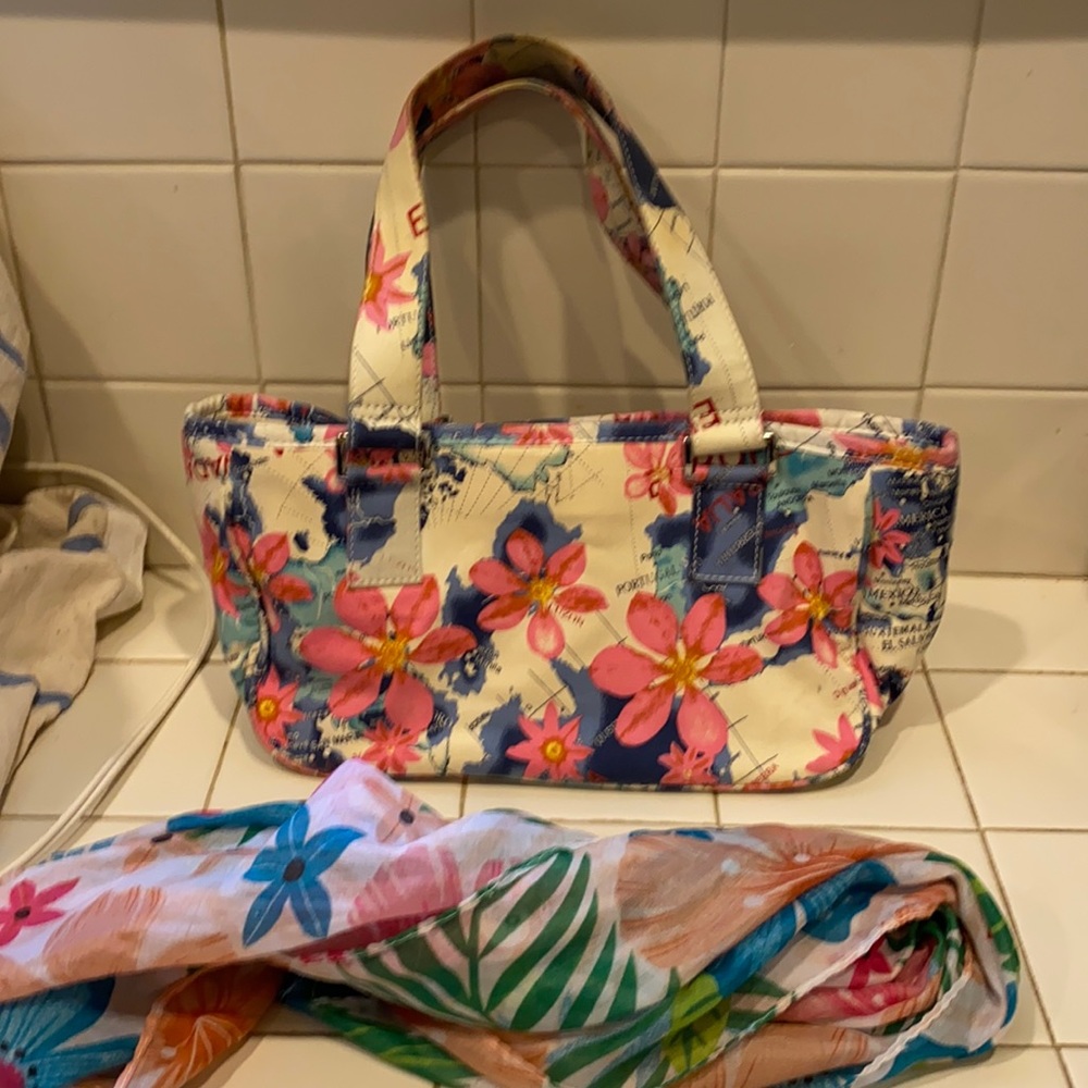 Fossil Canvas Handbag In Good Condition - image 1